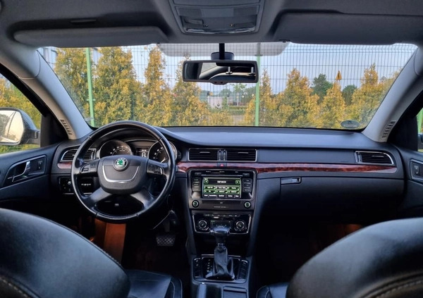 Skoda Superb cena 37900 przebieg: 299251, rok produkcji 2012 z Czarne małe 596